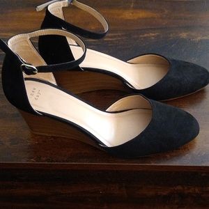 EUC Women's Wedges Size 11